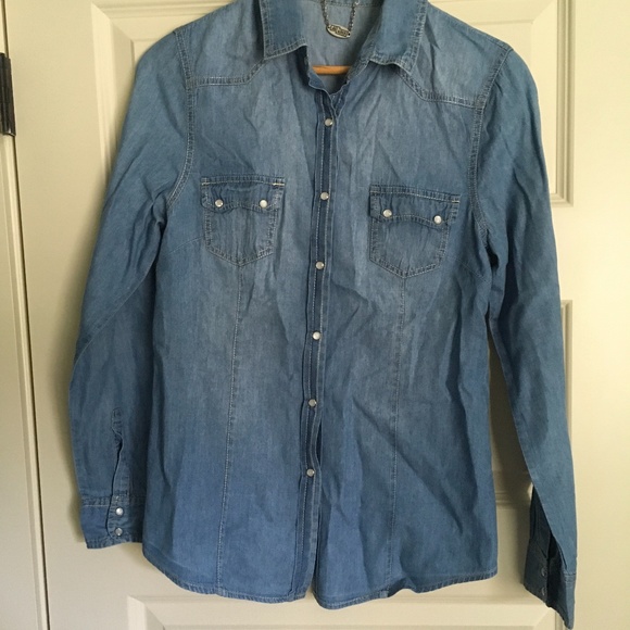 Ali & Kris Denim pearlized snap front top Size Medium - Picture 1 of 1